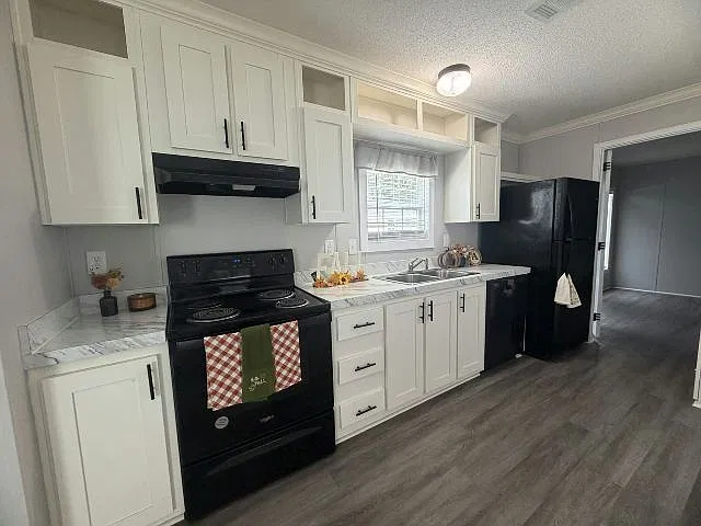 2 bed, 896 sqft, $2,100 — Photo 2