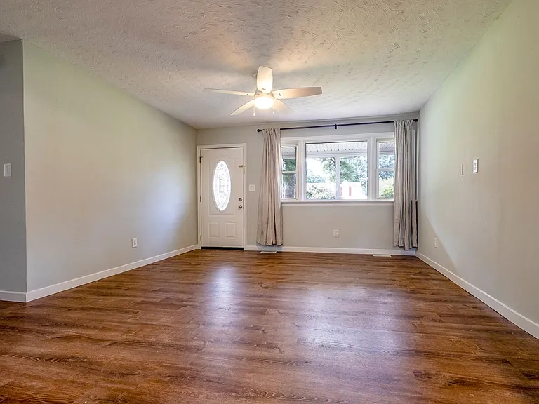 1104 Washington Dr — Photo 6