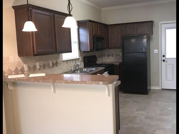 4th image of 1620 Stanley Dr