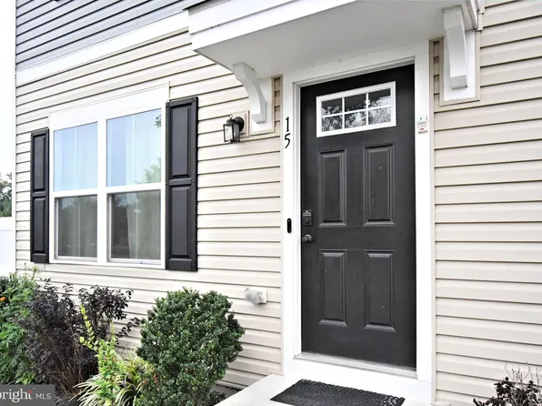 15 Castle Dr, Gilbertsville, PA 19525