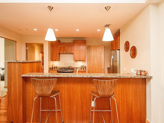 5th image of 309 W Washington Ave Unit 301
