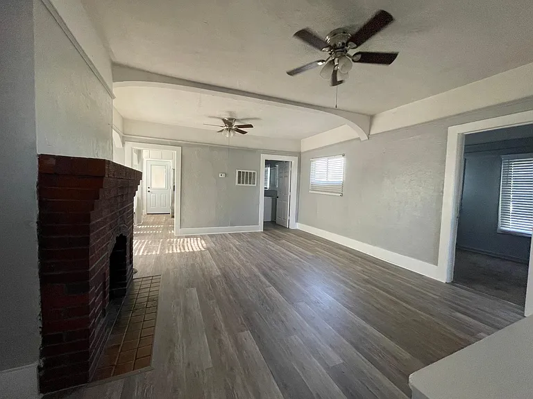 109 S 5th Ave — Photo 15