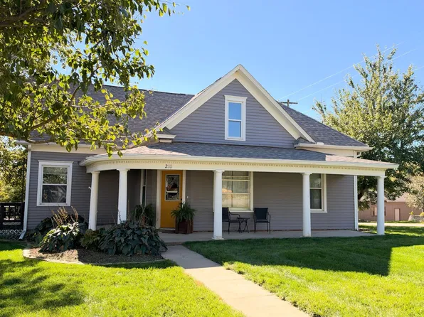 211 Nichols St, Pickrell, NE 68422