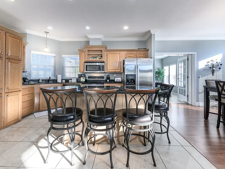 2 Emden Cir — Photo 11
