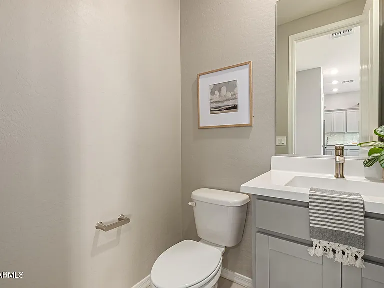 1535 E Dublin St — Photo 28
