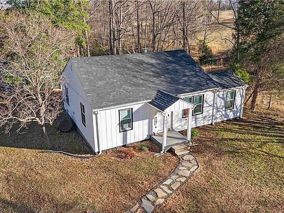 2nd image of 1005 Stokesburg Rd