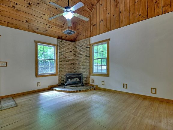 5th image of 94 Woodglen Ct