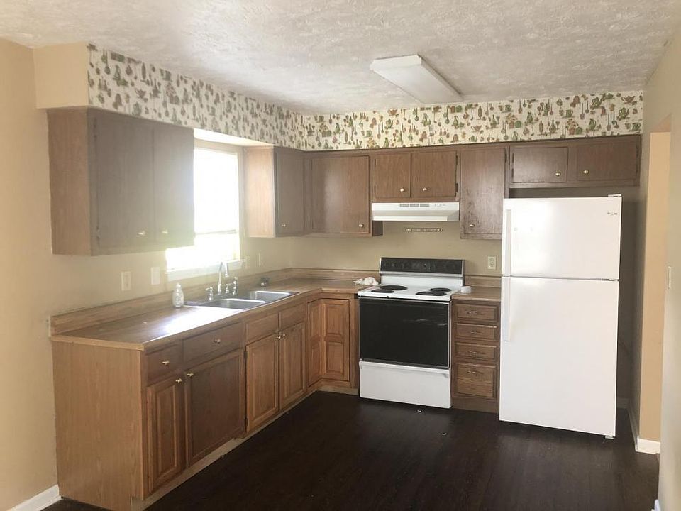 2nd image of 1855 Balfour Dr