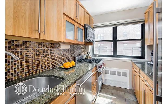 Sold by Douglas Elliman | media 14