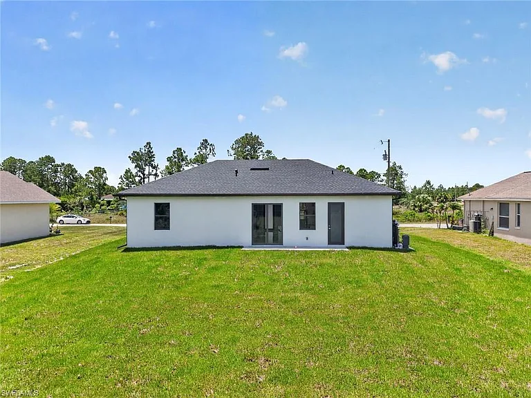 1213 Dodwin St E — Photo 26