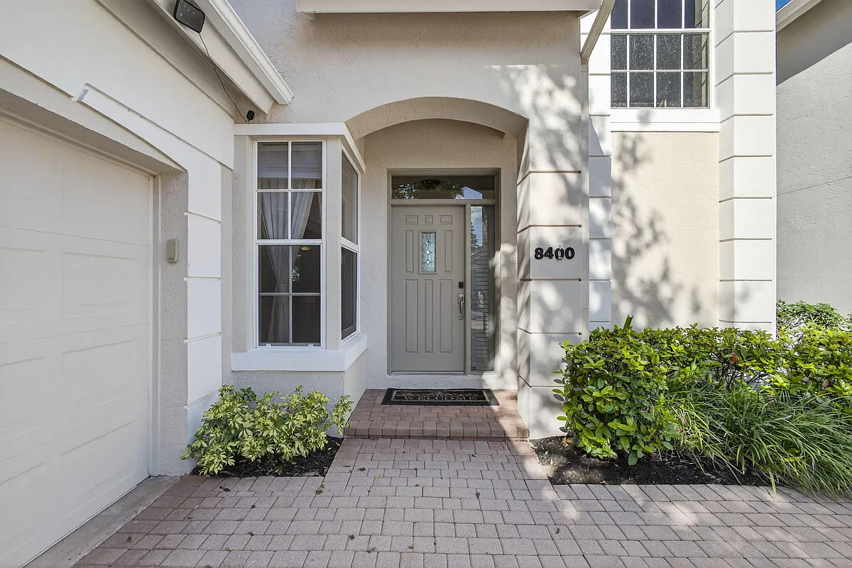 Building Photo - 8400 Heritage Club Dr