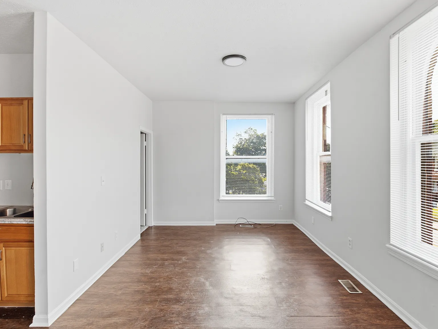 Studio, $649 — Photo 2