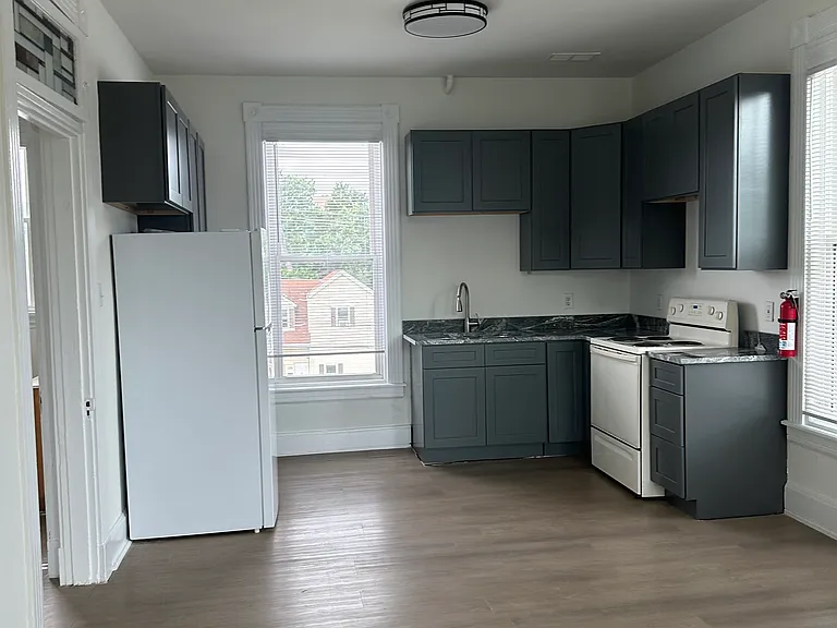 123 6th Ave #2 — Photo 8