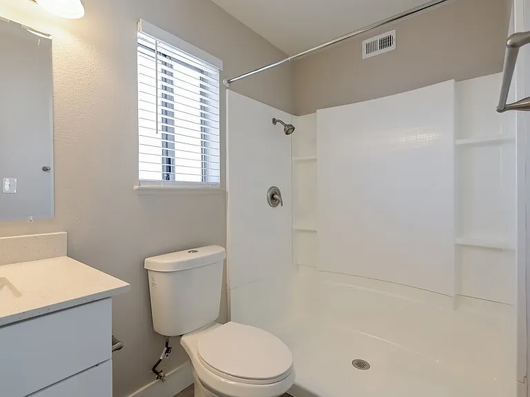 1555 Calabria Dr — Photo 14