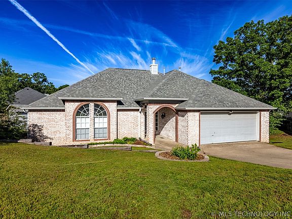 2nd image of 3712 Silver Oak Ct