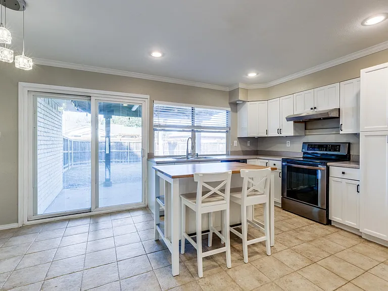 1507 Auburn Dr — Photo 7