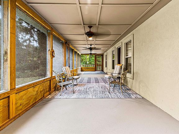 4th image of 300 Hidden Oaks Dr