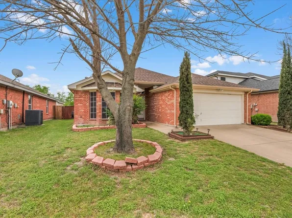 427 Cranbrook Ln, Grand Prairie, TX 75052