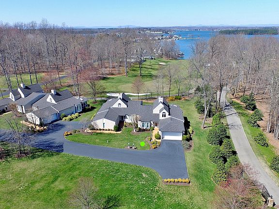 3rd image of 30 Island Green Dr Unit 03