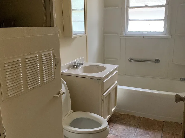 2 bed, 1.0 bath, 800 sqft, $800 — Photo 9