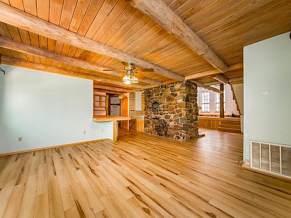 4th image of 3754 Freehill Rd