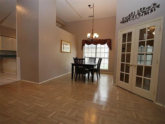 3rd image of 3806 Creststone Dr