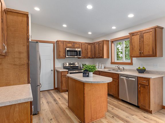 3rd image of 1715 107th St