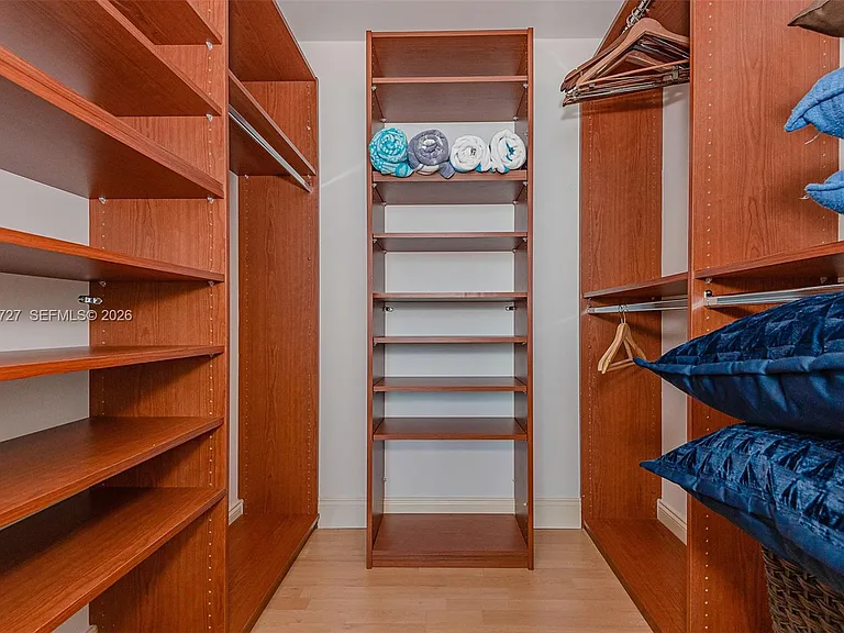 1000 S Pointe Dr #906 — Photo 20