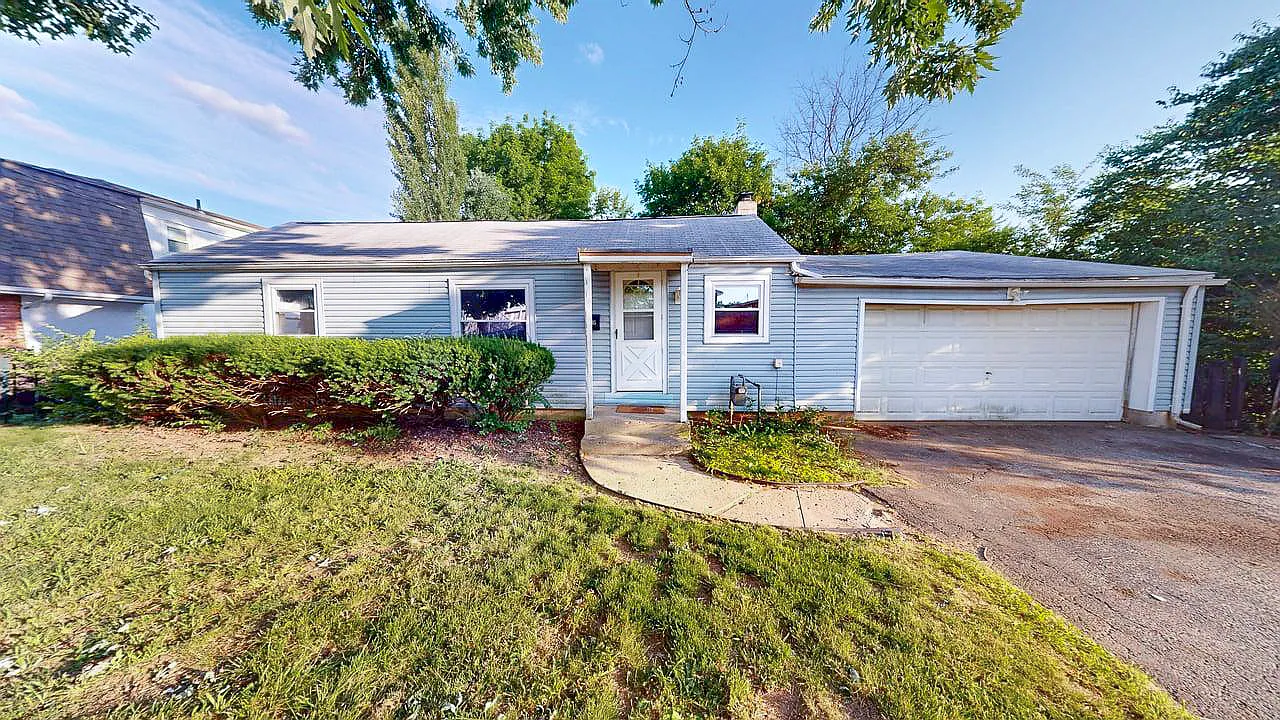 3 bed, $1,895 — Photo 1