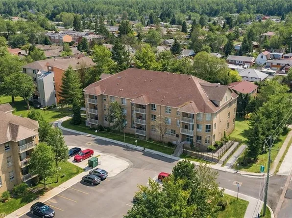 56 Kerman Ave #315, Grimsby, ON L3M 0A1