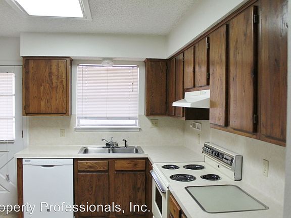 3rd image of 1314 Summerwood Dr