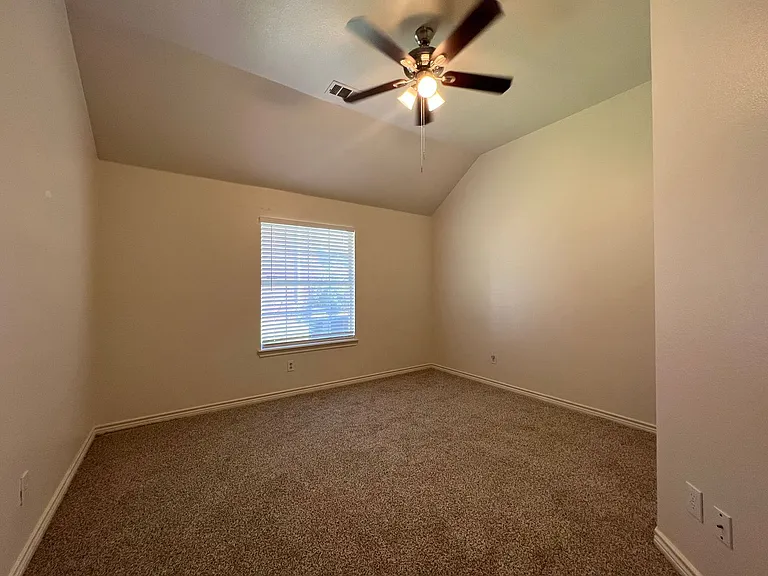 1141 Nickerson Ln — Photo 6