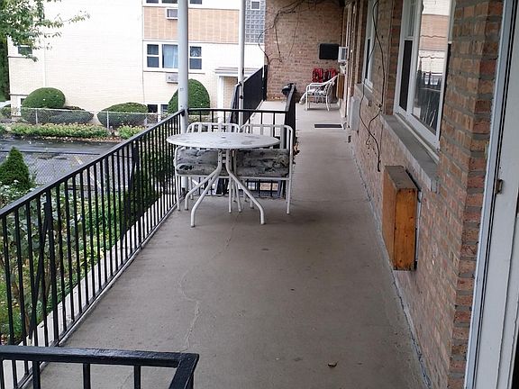 5th image of 2716 Ridgeland Ave #108