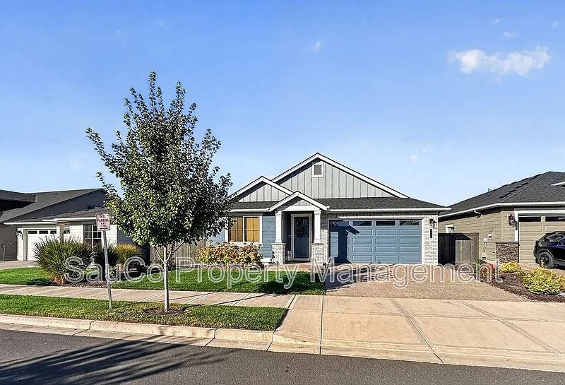 3 bed, 2.0 bath, 2000 sqft, $3,395 — Photo 3