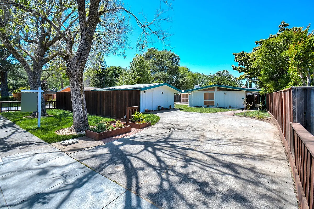 47 Grove Ln photo 1