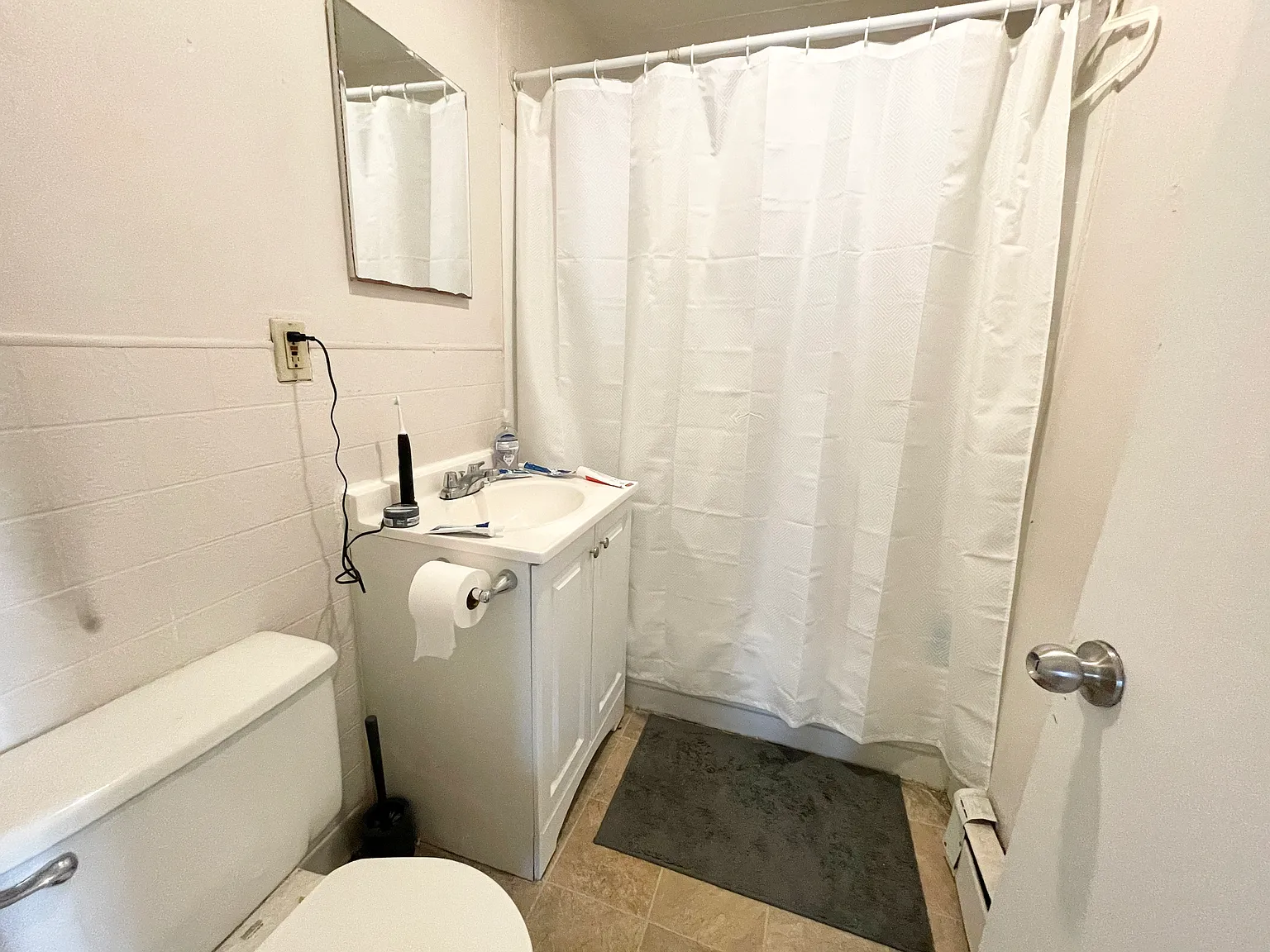 3 bed, $4,000 — Photo 1