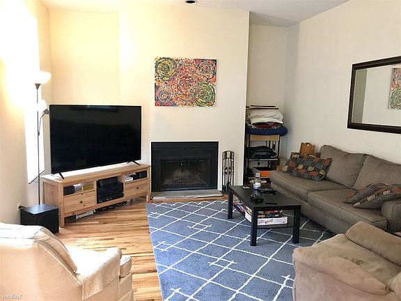 5th image of 3053 N Sheffield Ave