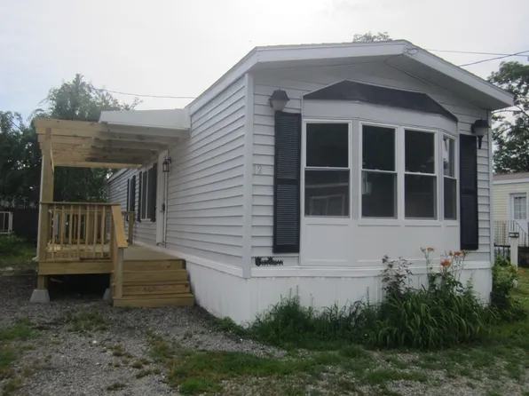 3132 Cranberry Hwy #12, Buzzards Bay, MA 02532