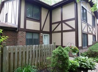 26 Birchwood Rd #6, Coram, NY 11727