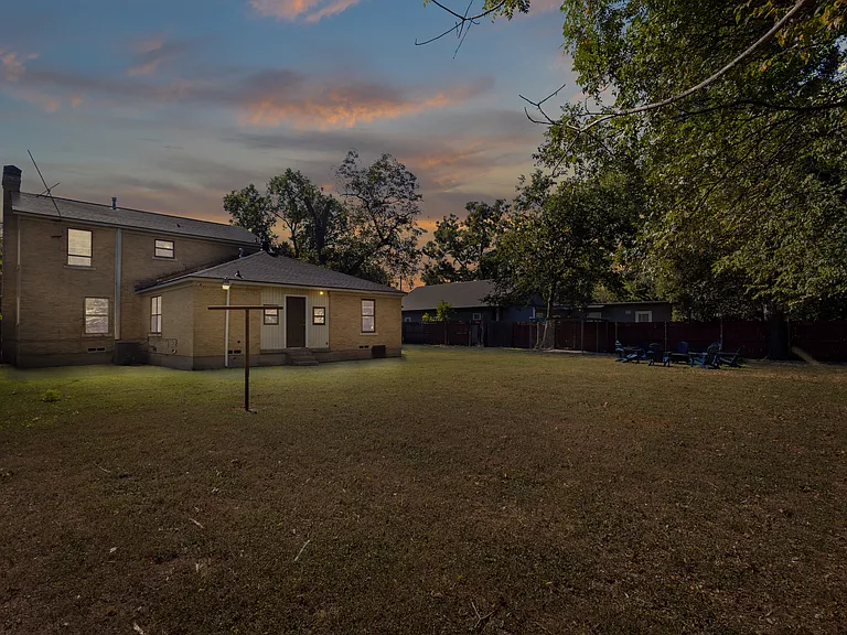 2321 Lawrence St — Photo 35