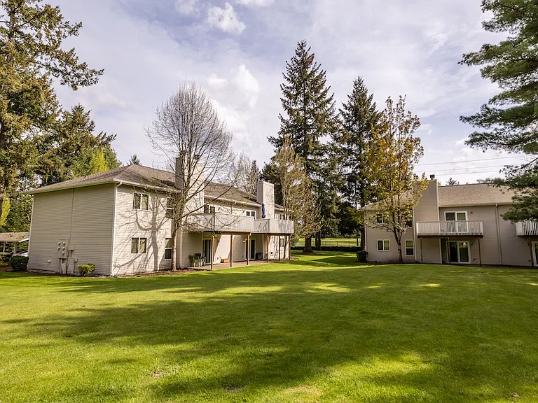 Summers Manor — Photo 10