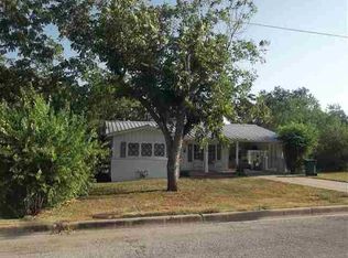 105 W Green St, Llano, TX 78643