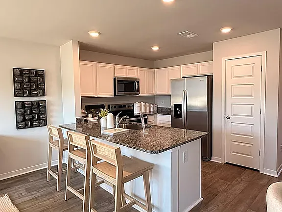 3 bed, 2.5 bath, 1418 sqft, $1,895 — Photo 2