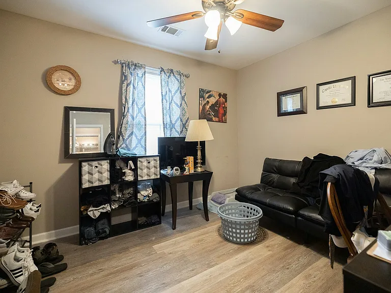 Bedroom / Office