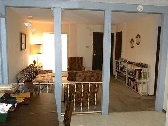 3rd image of 208 Dijon Dr