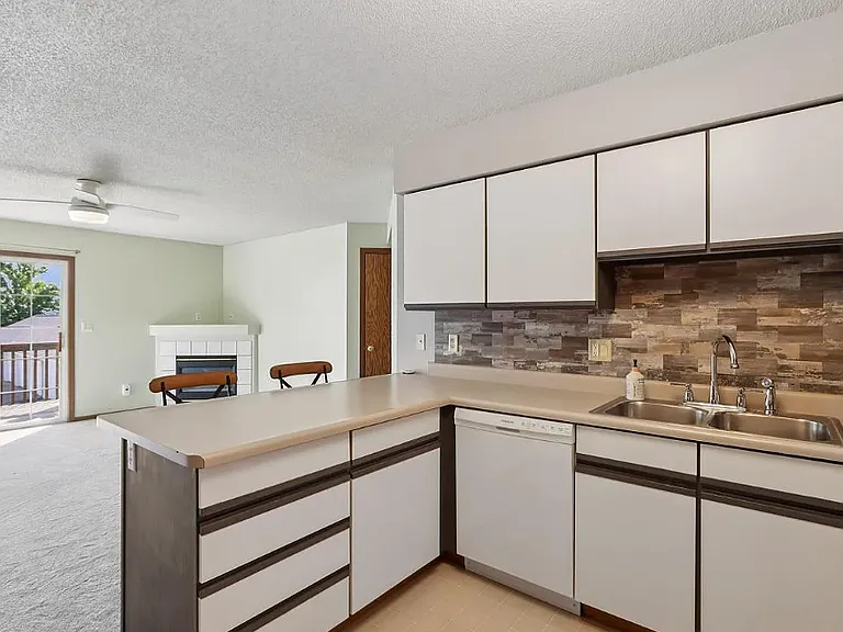 4010 Greenway Dr #20 — Photo 1
