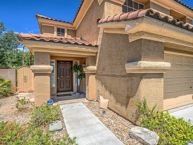 1941 Verbania Dr — Photo 2
