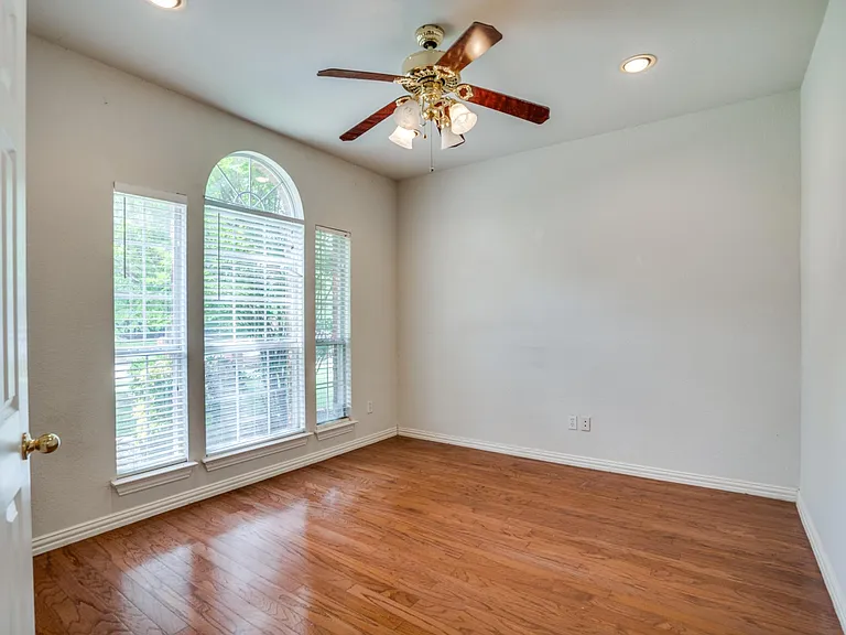 4529 Burnhill Dr — Photo 5