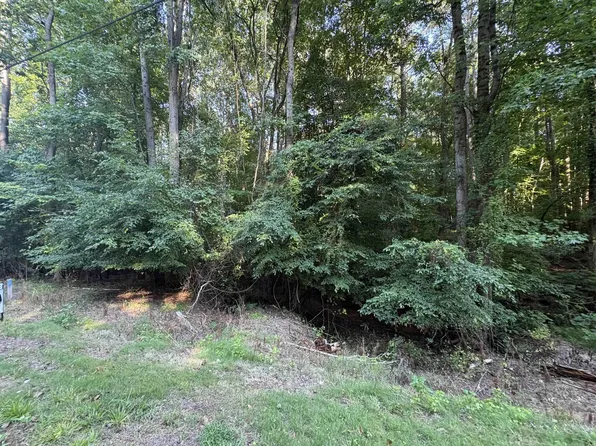 8 Trey Ln, Ware Shoals, SC 29692