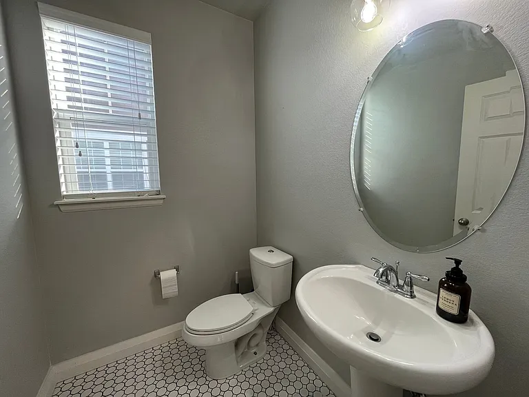 3233 Anika Dr — Photo 20